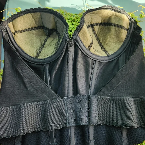 50s BUSTIER Black Strapless Busty Plunge Lace Boned Union Tag Intimate Corset EV - Picture 2 of 16